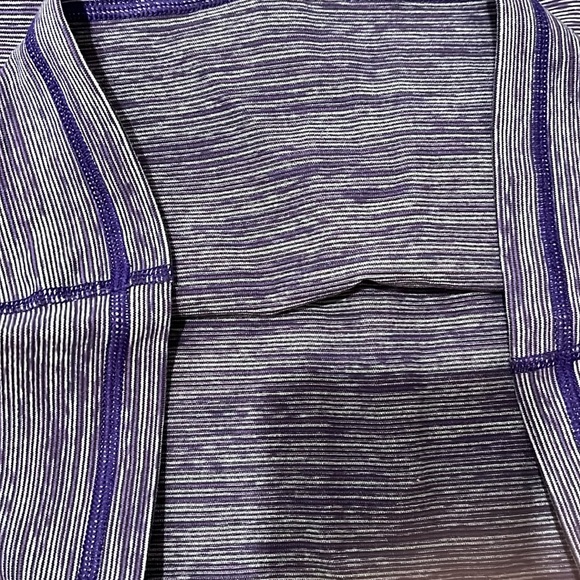 Lululemon work out tank 2 like new - Picture 3 of 4